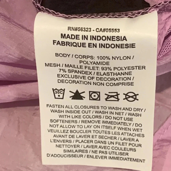 NIKE Women’s Women’s Reflective Jacket New - Picture 13 of 13